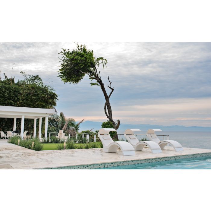 Signature Chaise Shade