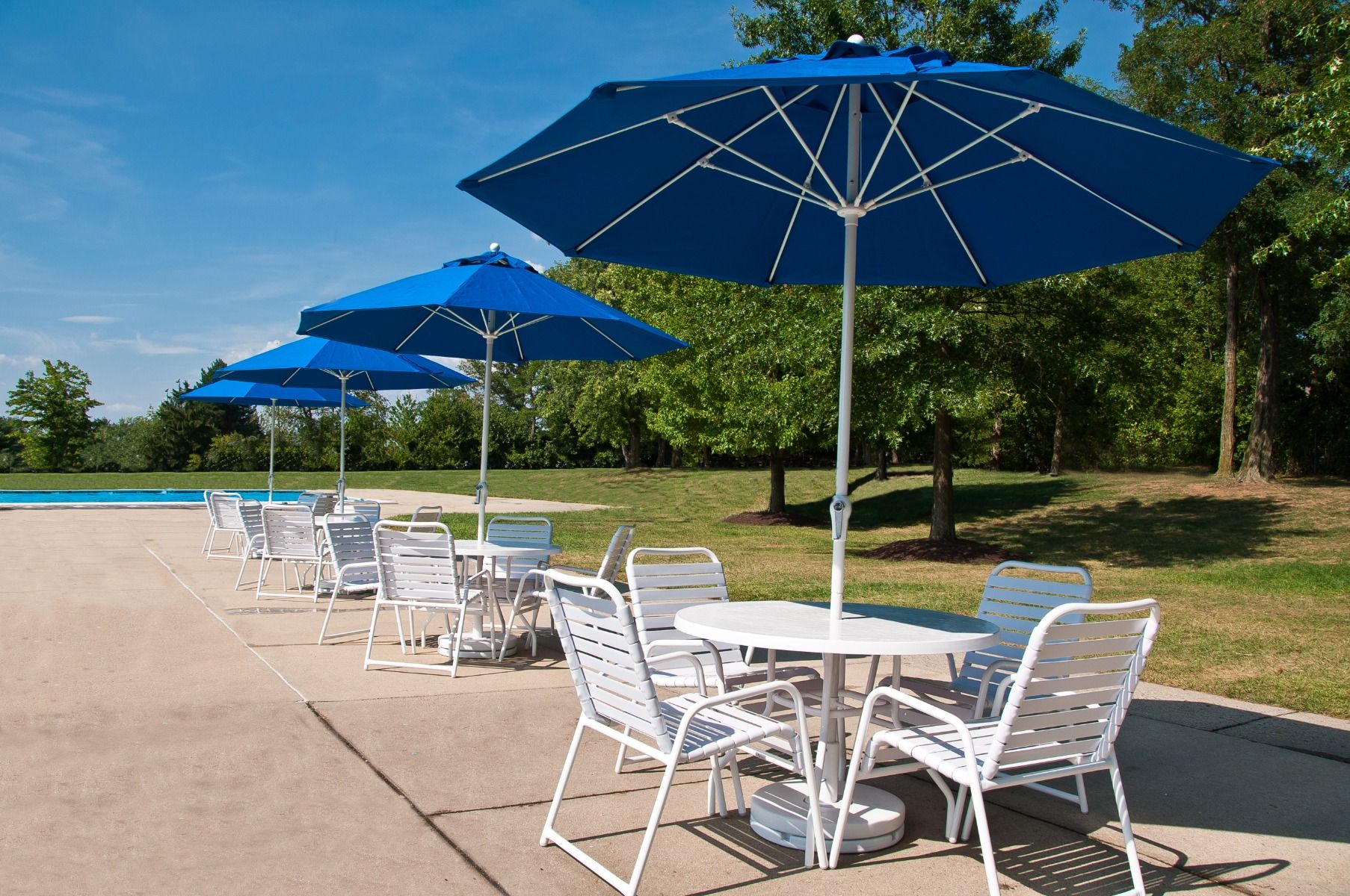 Monterey Collection Octagon Fiberglass Market Umbrella