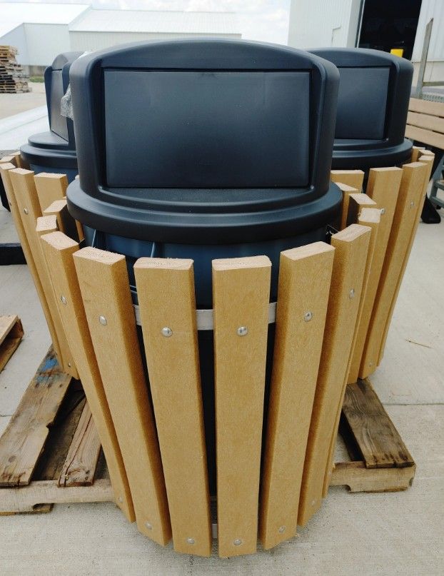32 Gallon Trash Receptacle