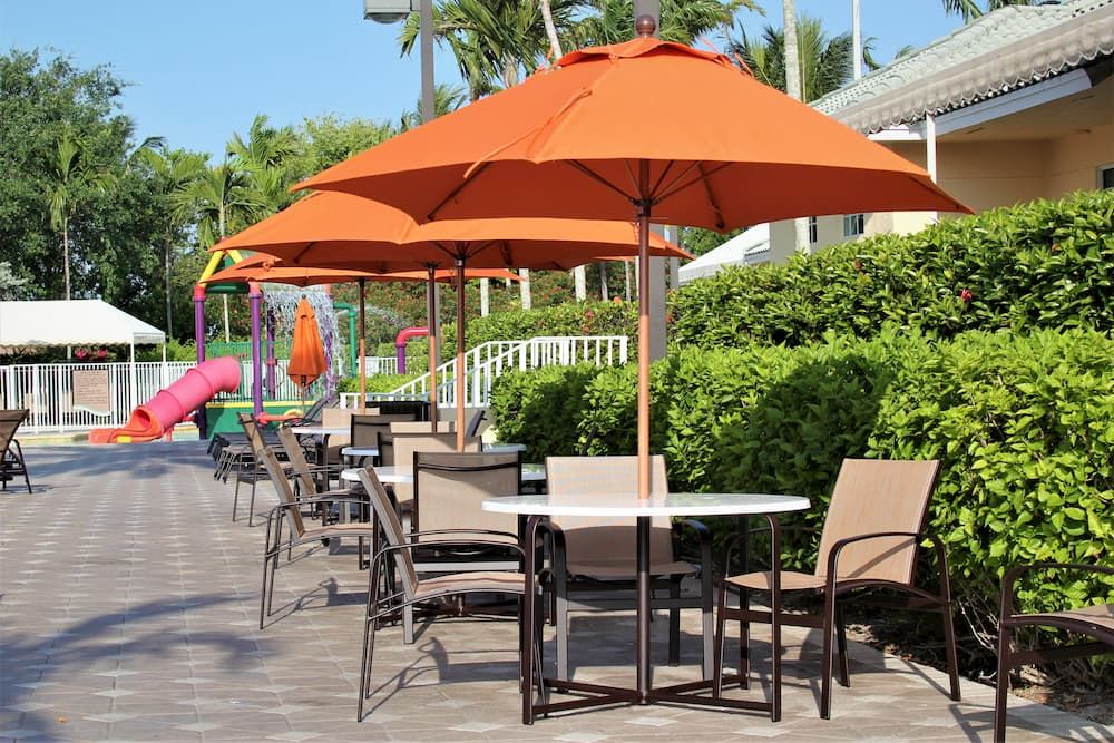 Las Olas Market Umbrella, 8.5 Foot Diameter